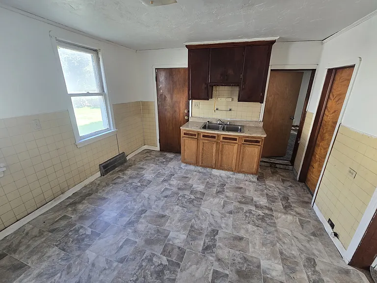9815 Elizabeth Ave #1 — Photo 3