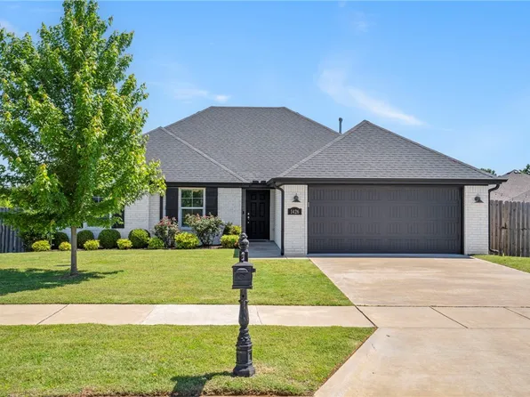 1426 N Pershing St, Fayetteville, AR 72704