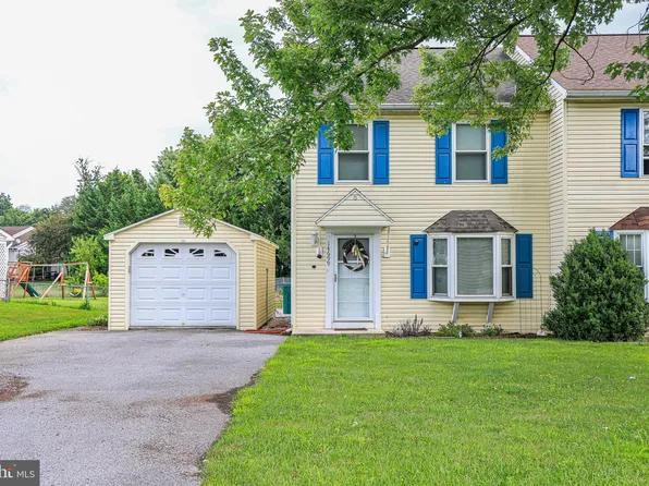 14699 Sherwood Dr, Greencastle, PA 17225