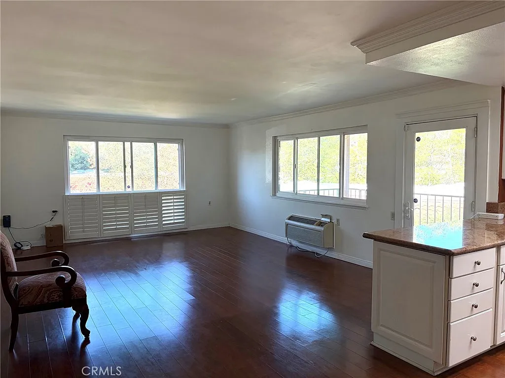 1 bed, 770 sqft, $2,400 — Photo 4