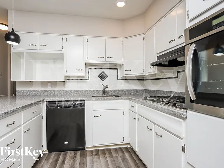 7235 Forestate Dr — Photo 6