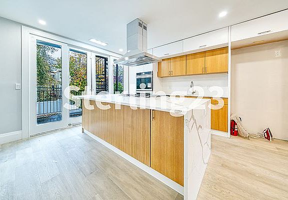 3rd image of 469 18th St #3R