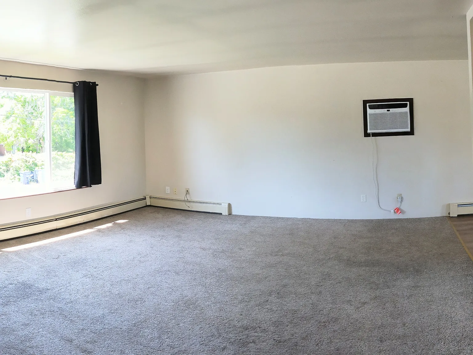 3 bed, 1207 sqft, $2,050 — Photo 3
