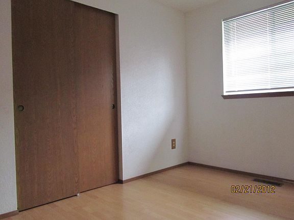 5th image of 1718 Tullis St NE