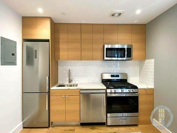 2nd image of 37 Irving Pl #1FF