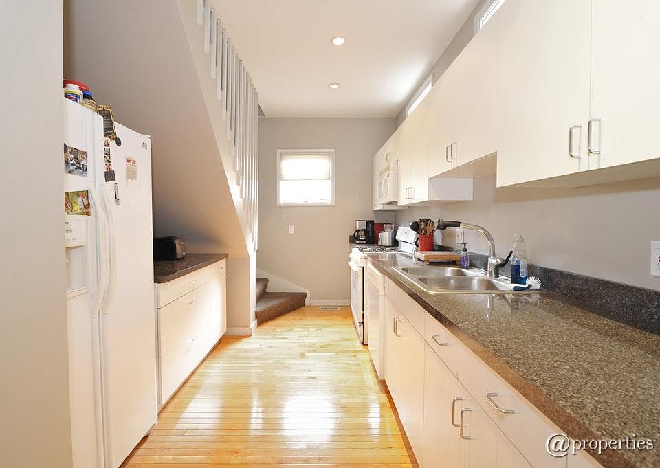 2nd image of 534 N Armour St