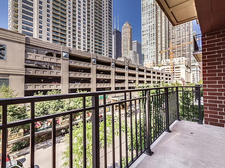 33 W Huron St #305 — Photo 21