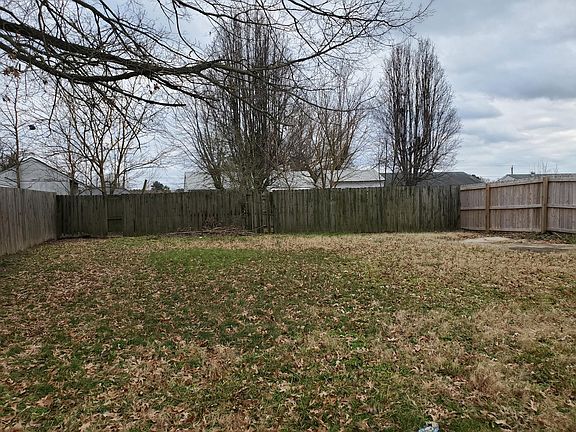 3rd image of 123 N Kalmia Ave