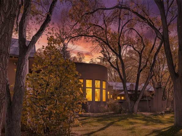 9 Old Coach Rd, Santa Fe, NM 87506