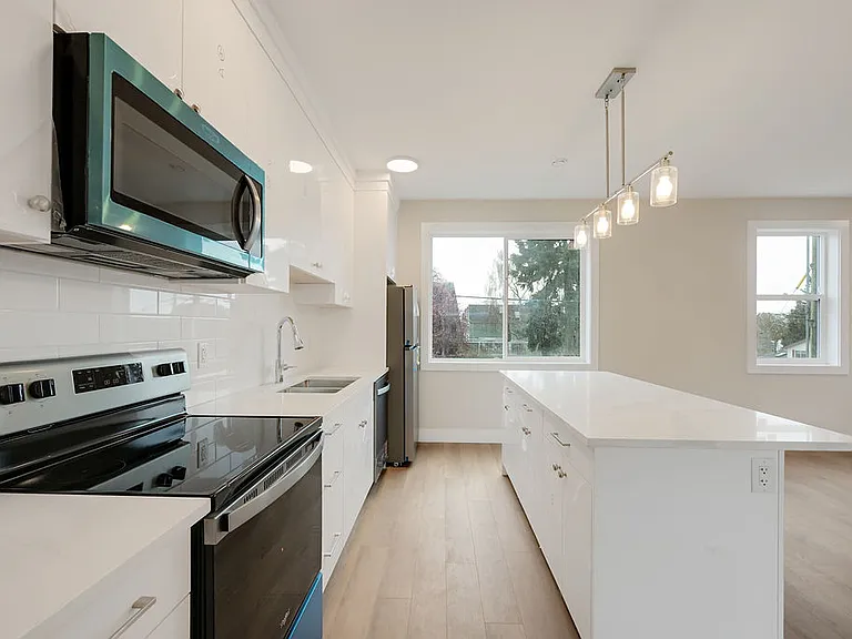 710 Catherine St — Photo 51