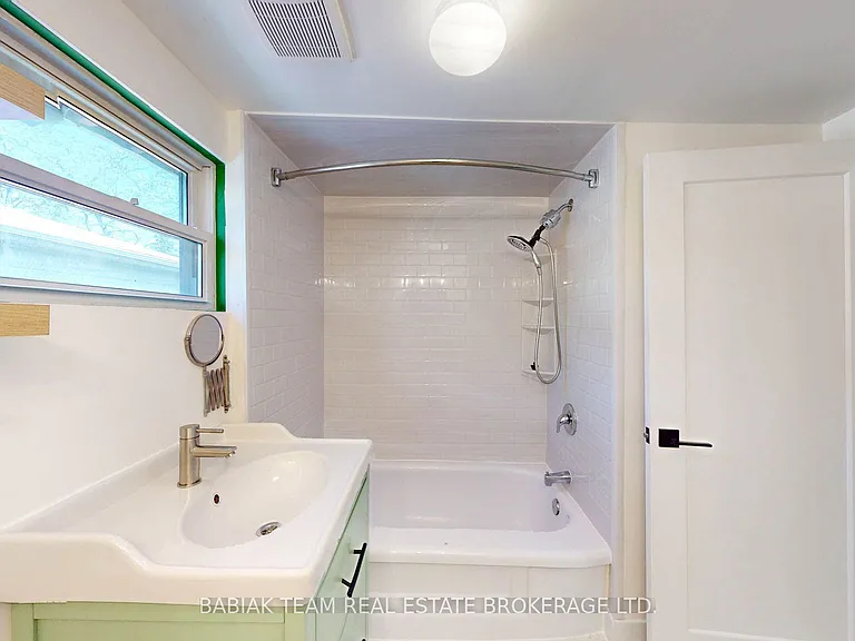 40 Alexander St — Photo 37