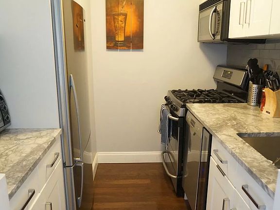 3rd image of 301 E 87th St APT 18B