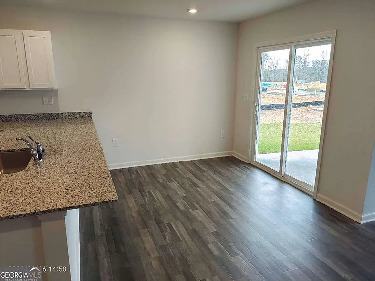 556 Pemberton St — Photo 4