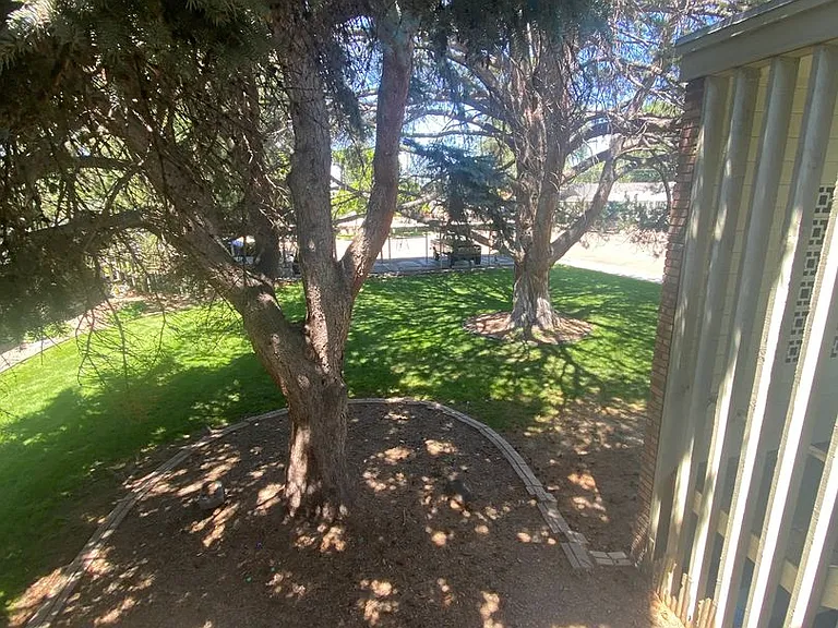 401 S Holly St — Photo 43