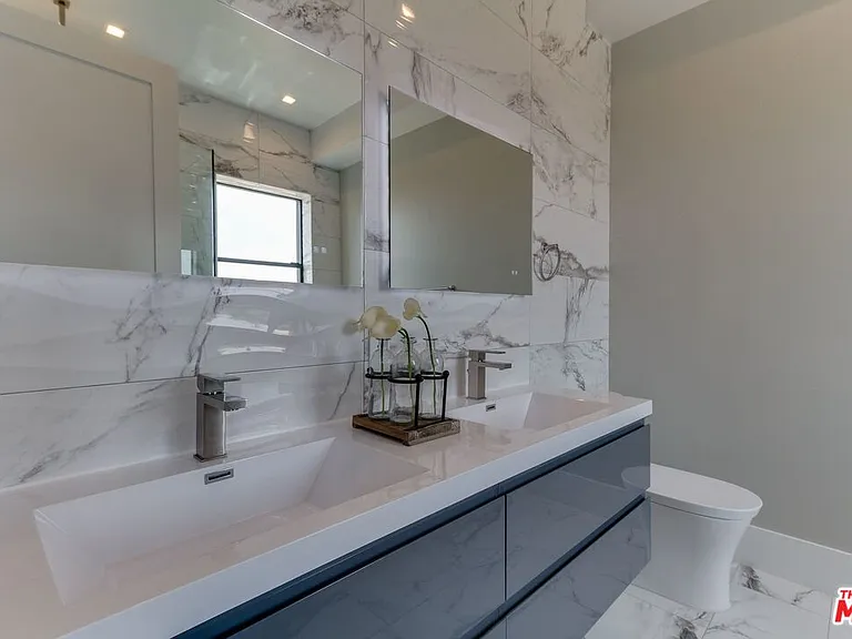 4830 1/2 W Pickford St — Photo 30
