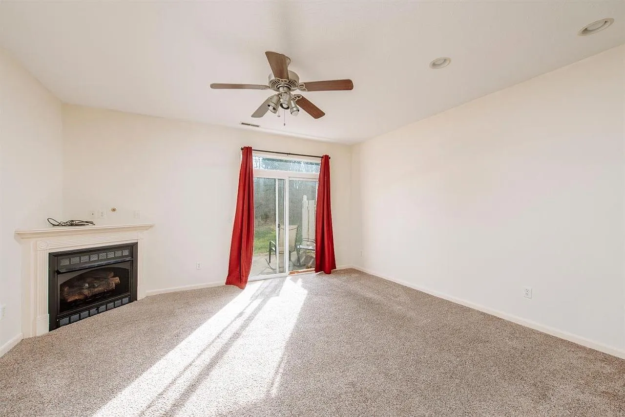 4049 Spyglass Hl — Photo 3
