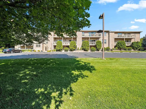 1600 Rustic Oaks Ct Unit 23, Green Bay, WI 54301