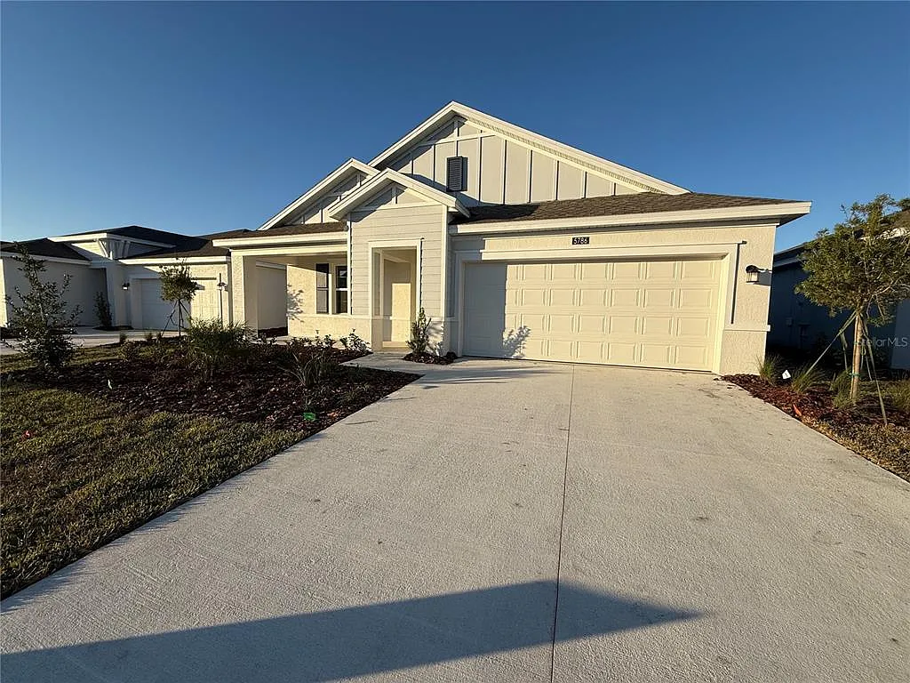 4 bed, 3.0 bath, 2109 sqft, $2,600 — Photo 2