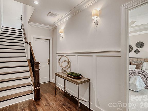 3rd image of 3115 Pinehurst Pl