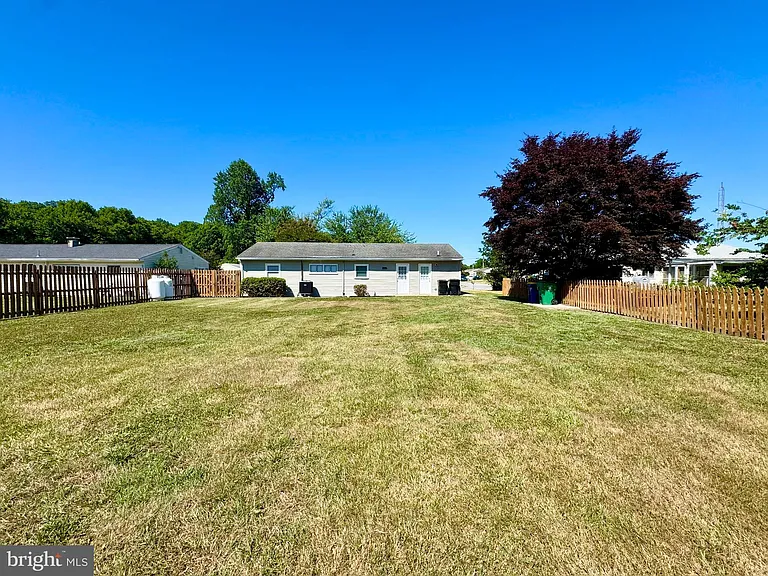 69 McDaniel Dr — Photo 3