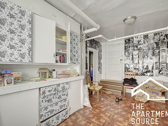 2nd image of 1100 N Hoyne Ave #G