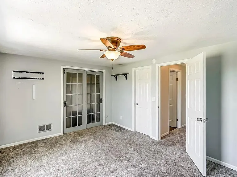 6406 Amber Ct — Photo 5