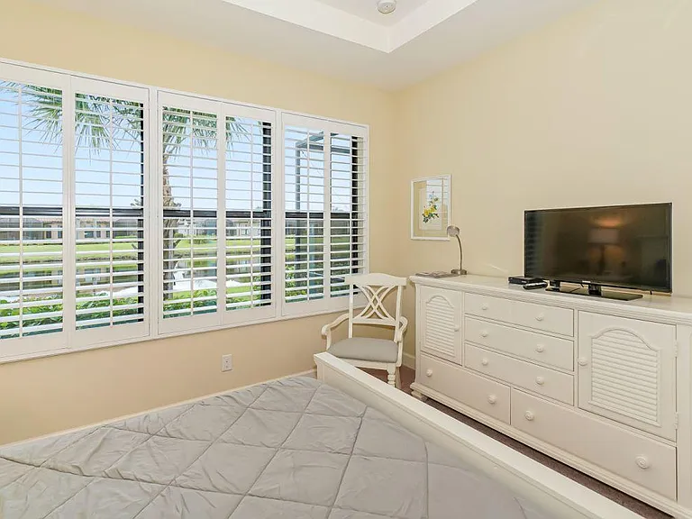 5867 Cavano Dr — Photo 20