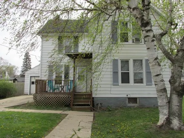 537 W American St, Freeport, IL 61032
