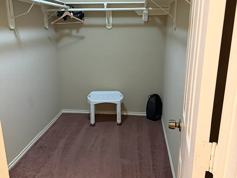 Large walk-in closet - Master Bedroom