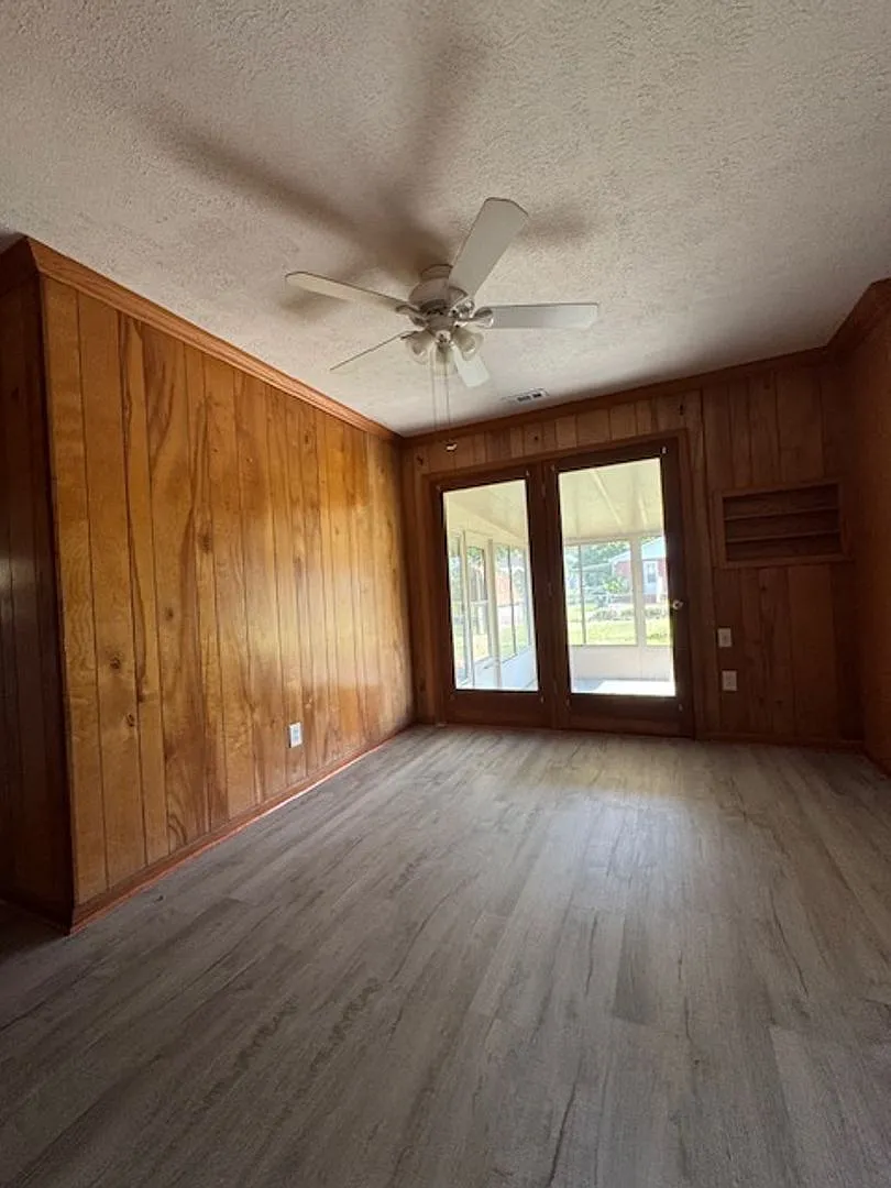 201 Rose Drive — Photo 3