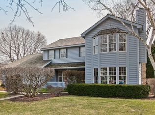 1016 Windhaven Rd, Libertyville, IL 60048