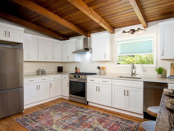 5th image of 2551 Treasure Dr #A