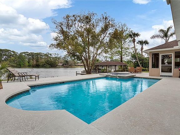 2nd image of 978 Las Flores Way