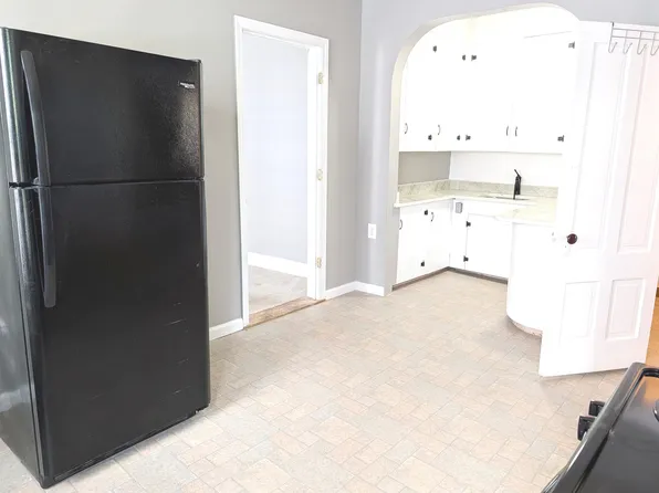 685 Massabesic St Unit 2, Manchester, NH 03103