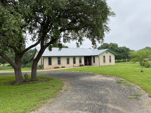 883 FM 2690, Uvalde, TX 78801