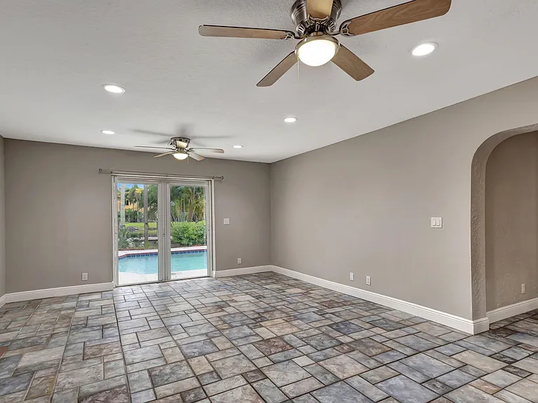 1402 Cormorant Rd — Photo 6