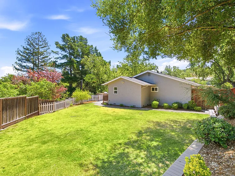 930 Sousa Dr — Photo 31