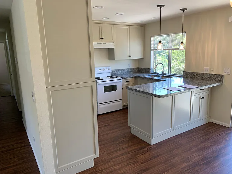 701 E 7th Ave #20 — Photo 4