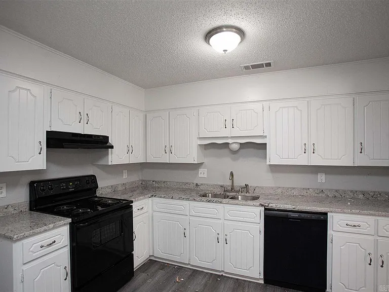 220 Bellevue Cir #A — Photo 3