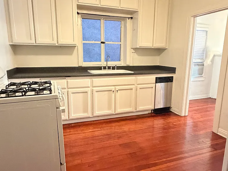 185 S Glassell St #6 — Photo 3