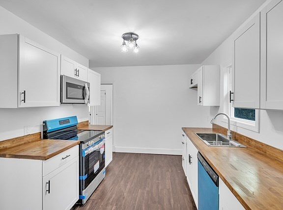 4th image of 208 Laurel Ave W