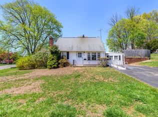 29 Old Barn Rd S, Stamford, CT 06905