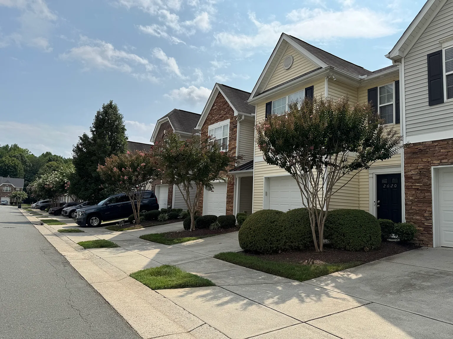 2 bed, 2.5 bath, 1468 sqft, $1,800 — Photo 2
