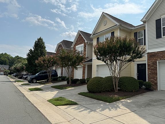 2nd image of 2620 Hartfield Commons Ln