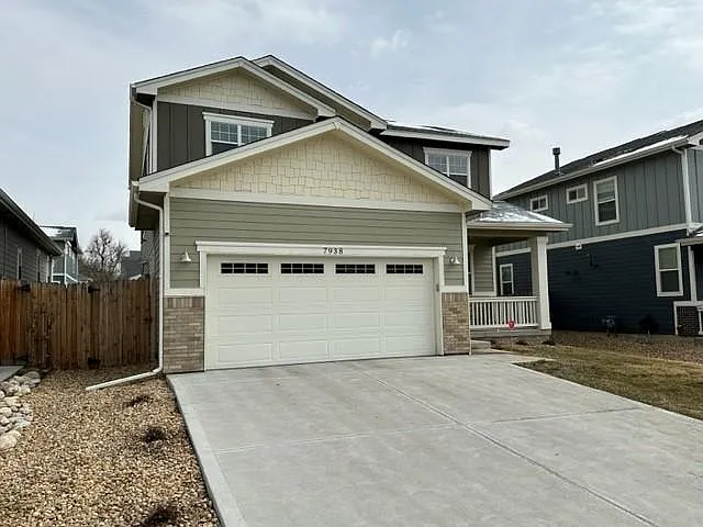 4 bed, 2.5 bath, 2138 sqft, $3,600 — Photo 2