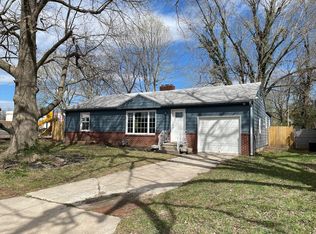 1836 S Robberson Ave, Springfield, MO 65807