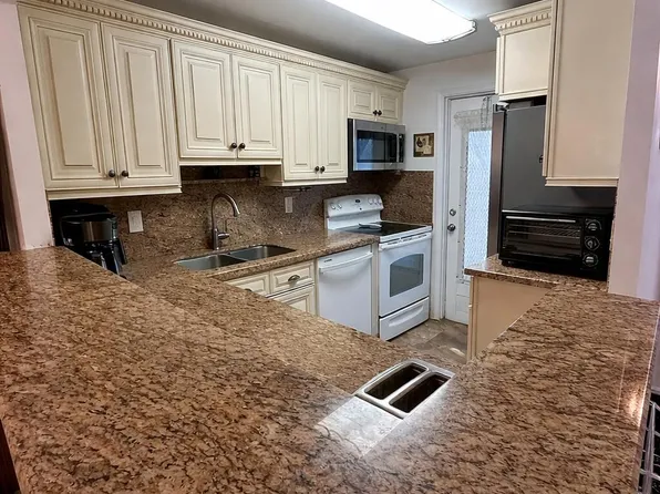 400 SE 10th Street #202, Deerfield Beach, FL 33441