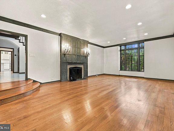 2nd image of 30 Berwick Rd