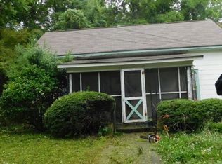 11 Johnson Ave, Newnan, GA 30263