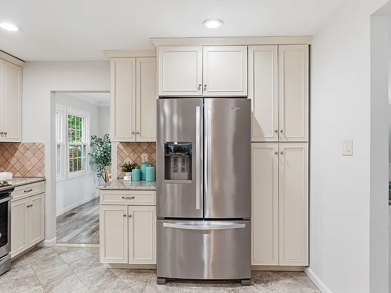 2515 Tabor Ct — Photo 15